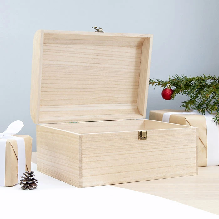 Personalised Christmas Eve Box With Holly WreathBG-6594 4 Personalised Christmas Eve Box With Holly WreathBG-6594 - Image 2