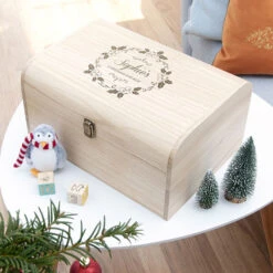 Personalised Christmas Eve Box With Holly WreathBG-6594 9 Personalised Christmas Eve Box With Holly WreathBG-6594 -Santa Gifts Shop BG 65940003