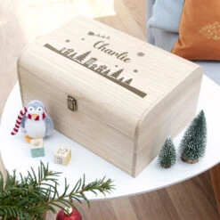 Personalised Christmas Scene Wooden Keepsake ChestBG-9449